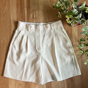 Aritzia | The Effortless Short, Light Birch